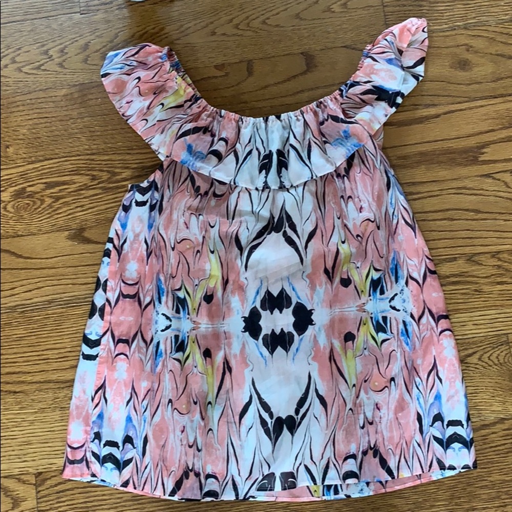 Scoop neck, sleeveless blouse